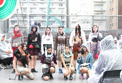 渋谷パルコ工事現場を舞台にメモリアルなファッションショーを開催！