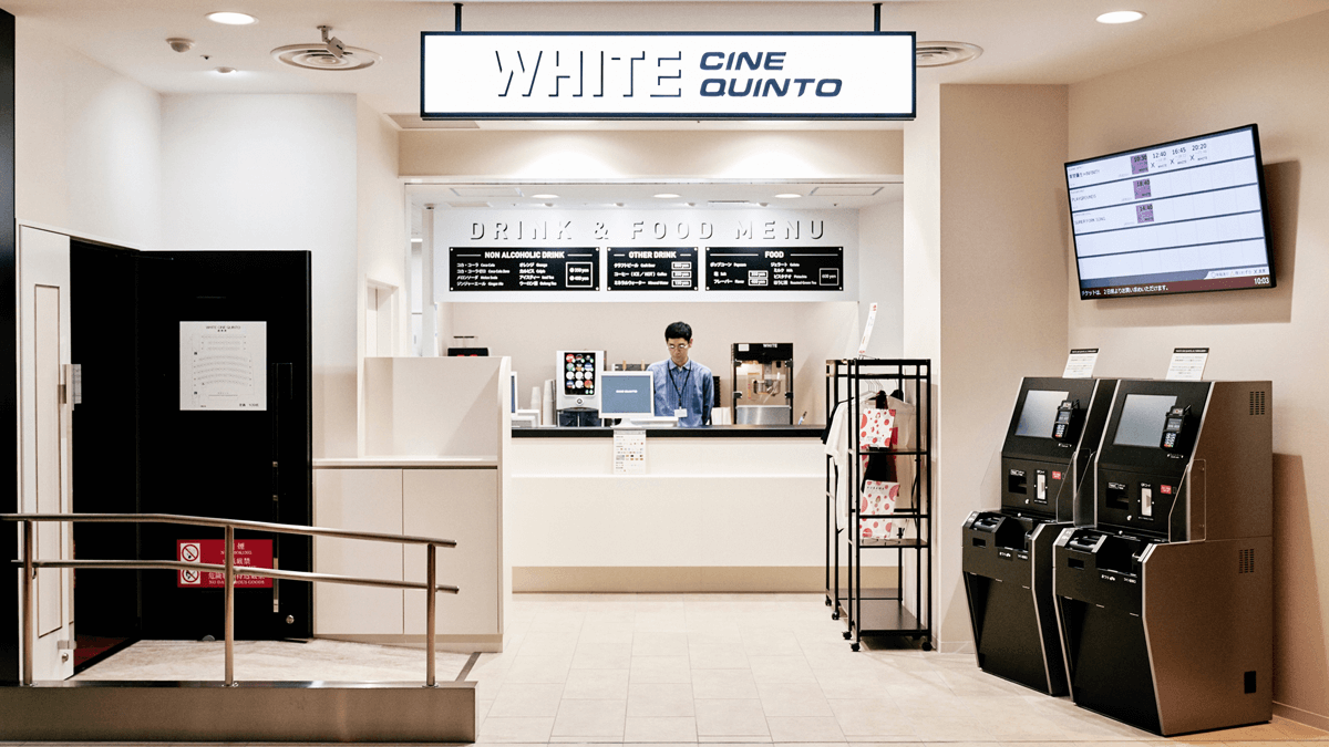 【WHITE CINE QUINTO】チケットカウンター