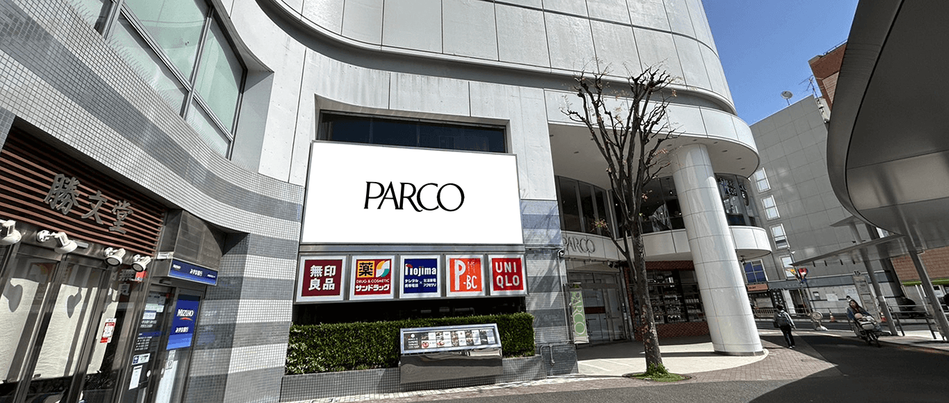 調布PARCO 正面入口前大看板