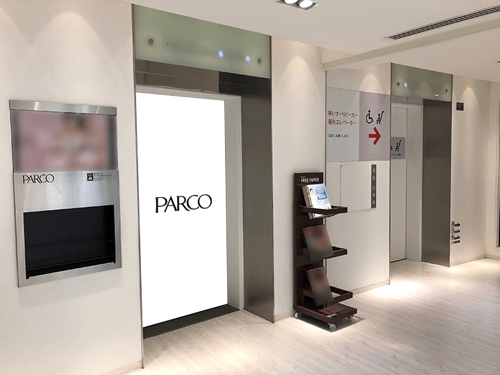 福岡PARCO エレベーター扉（出力シート貼り）