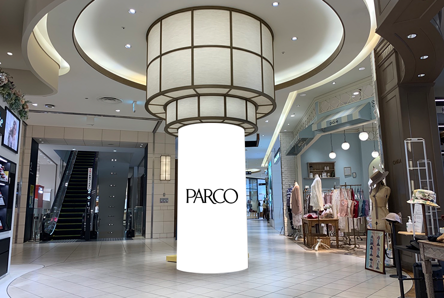 仙台PARCO 本館２F 正面口・下りエスカレーター前柱巻