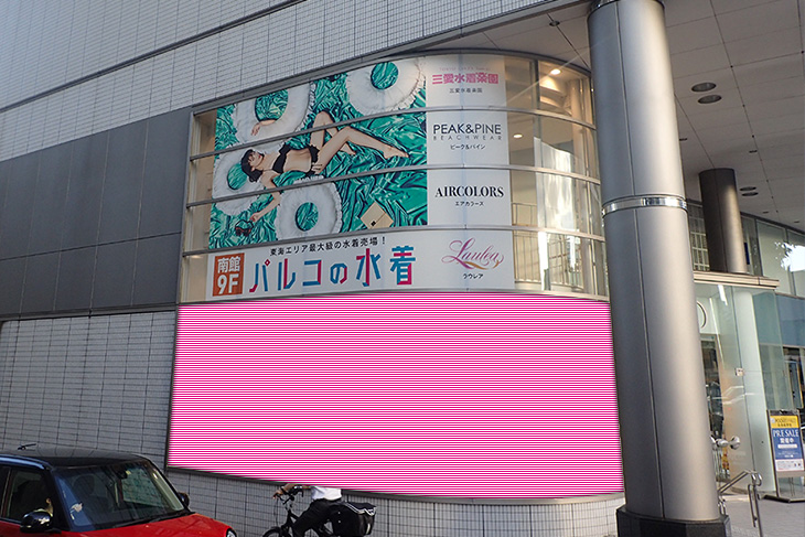南館エントランスガラス面