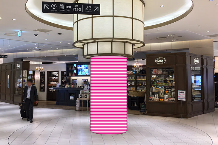 本館 2ｆ正面入口前柱シート巻 仙台parcoのメディア イベントスペース