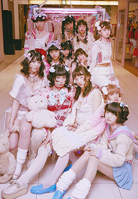 「シブカル祭。2014」ファッションショー(2014)あの(ゆるめるモ!)、アリスムカイデ、上原亜衣、うちだゆうほ、金子理江(LADYBABY)、恋汐りんご(バンドじゃないもん!)、武居詩織、永井亜子、水玉らむね、山田愛菜、来夢、るうこ